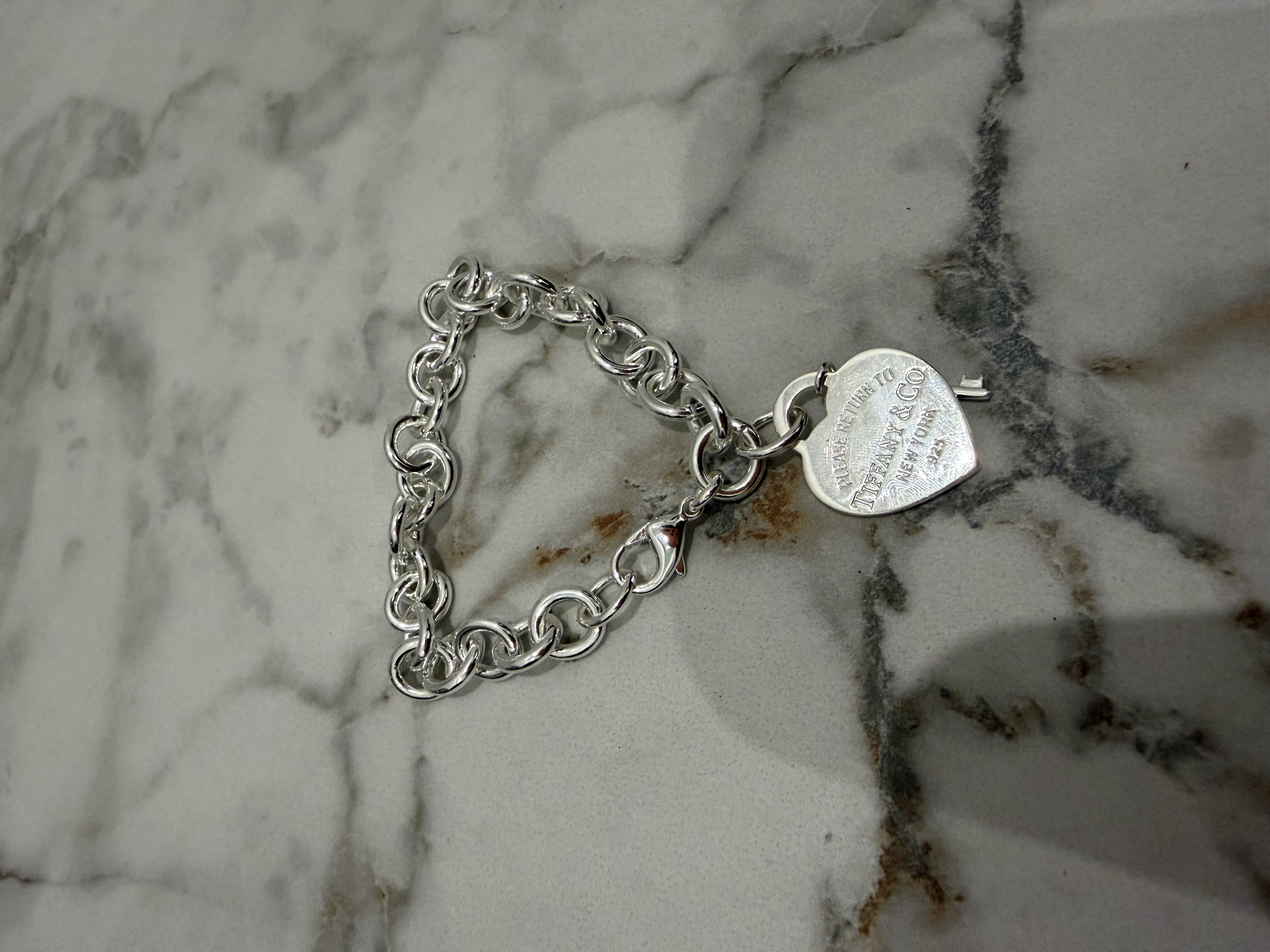 Tiffany & Co. Return to Tiffany Love Heart Tag Key Bracelet authentication photograph 3